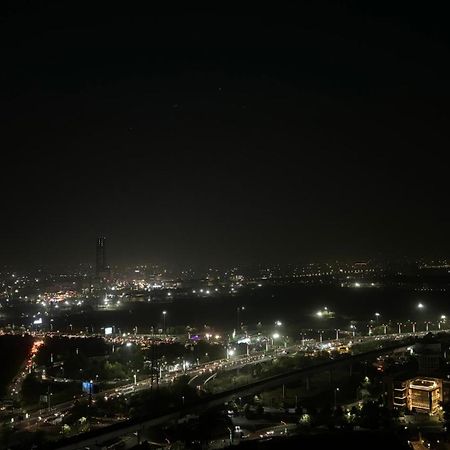 Countryside Luxury Suites - Supernova Noida 뉴델리 외부 사진