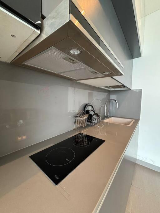 Countryside Luxury Suites - Supernova Noida 뉴델리 외부 사진