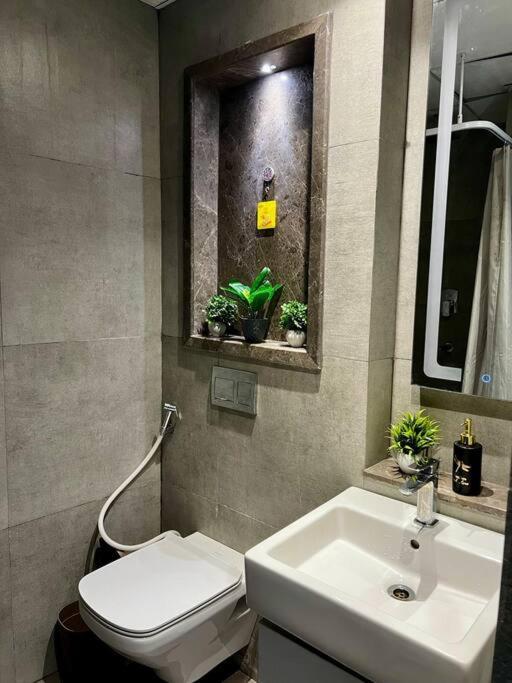 Countryside Luxury Suites - Supernova Noida 뉴델리 외부 사진