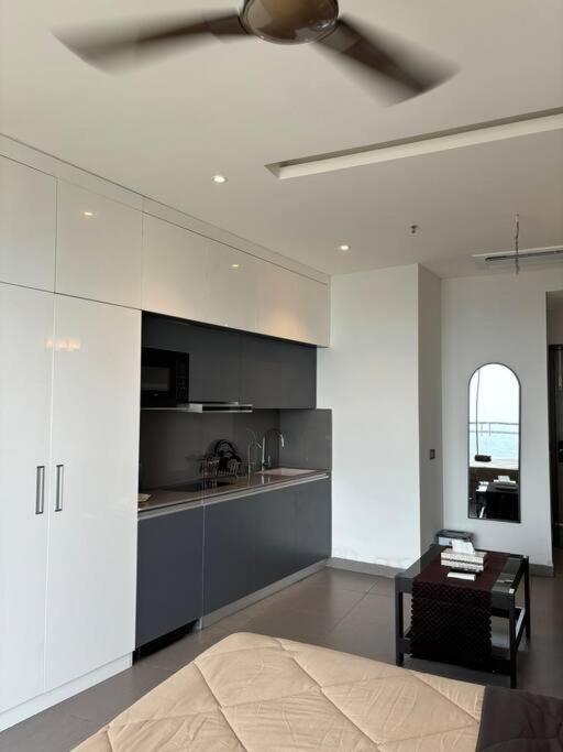 Countryside Luxury Suites - Supernova Noida 뉴델리 외부 사진