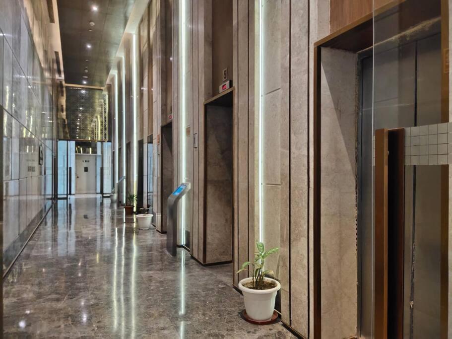 Countryside Luxury Suites - Supernova Noida 뉴델리 외부 사진