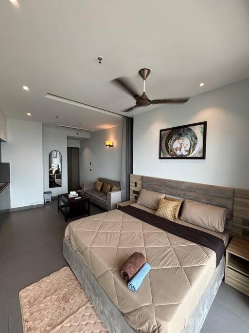 Countryside Luxury Suites - Supernova Noida 뉴델리 외부 사진