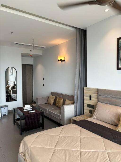 Countryside Luxury Suites - Supernova Noida 뉴델리 외부 사진
