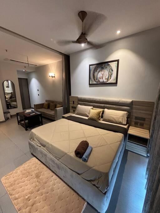 Countryside Luxury Suites - Supernova Noida 뉴델리 외부 사진