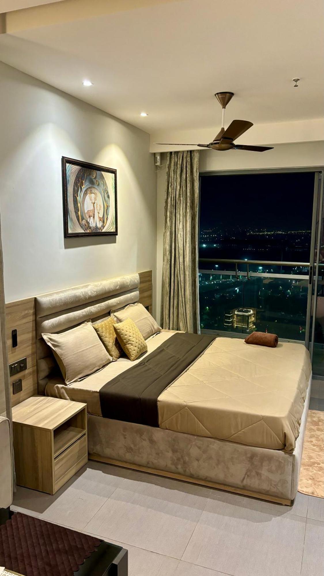 Countryside Luxury Suites - Supernova Noida 뉴델리 외부 사진